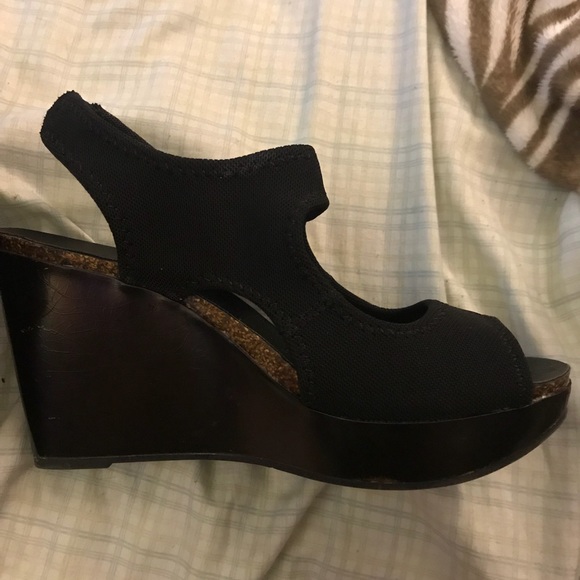 SimplyVera - Vera Wang Black Wedges - Picture 3 of 5